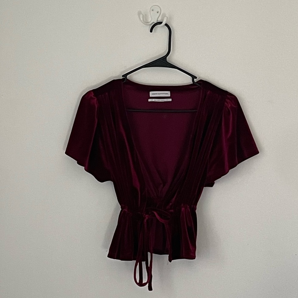 Urban Outfitters dark red velvet short sleeve crop. Size small. Ties in front.